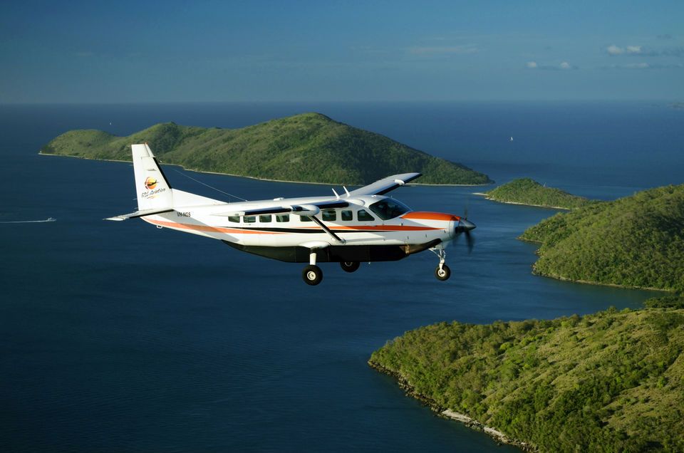 From Airlie Beach: 1-Hour Whitsunday Islands Scenic Flight