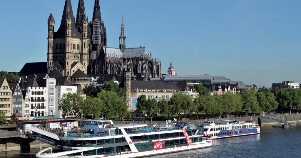 Cologne: Panorama City Cruise Options